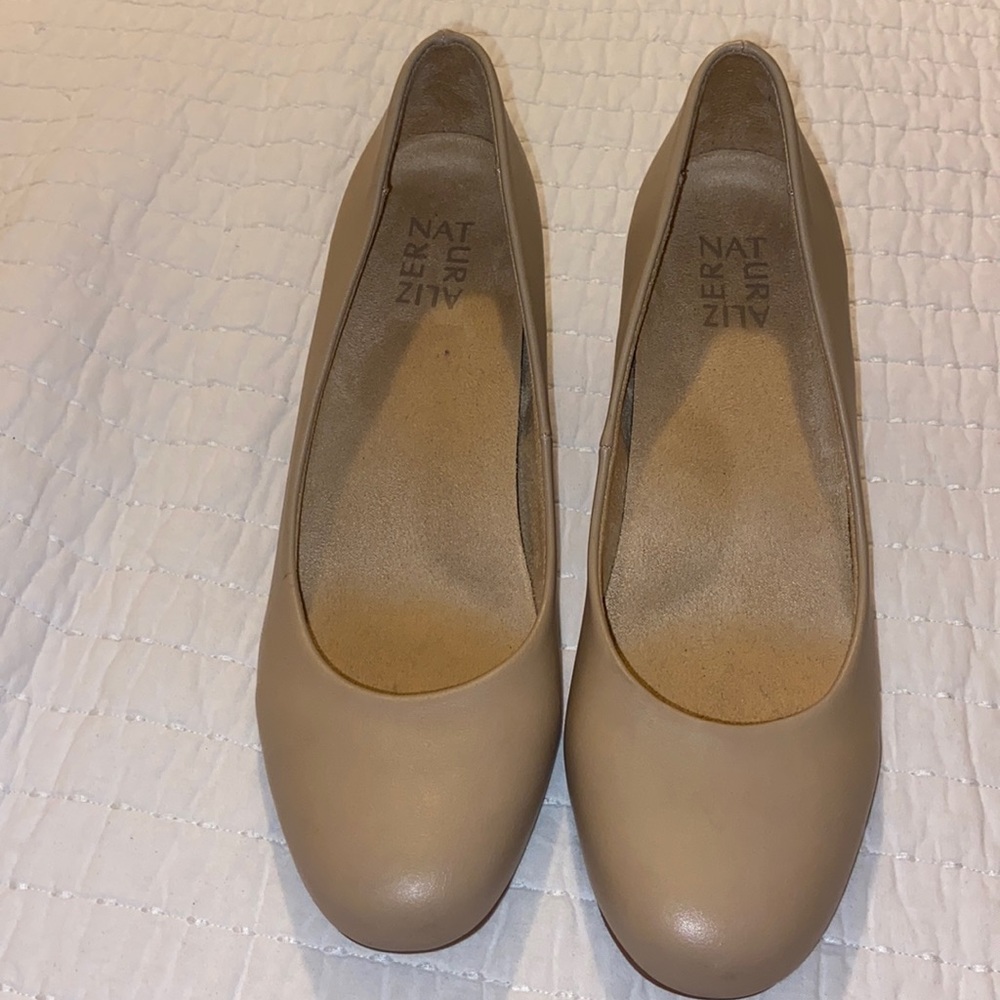 NATURALIZERZ nude Heels size 8.5 M